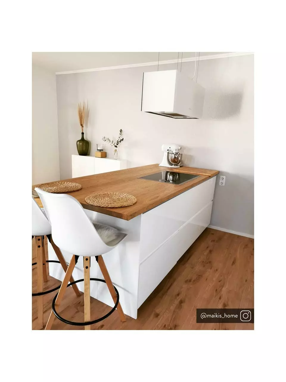 Barstühle Dima in Weiß, 2 Stück, B 49 x H 112 cmNur noch 1 Artikel verfügbar 4 Barstühle Dima in Weiß, 2 Stück, B 49 x H 112 cmNur noch 1 Artikel verfügbar – Bild 2