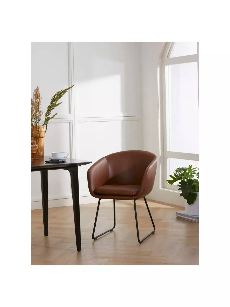 Westwing Collection Gepolsterter Armlehnstuhl Juri aus Kunstleder, B 58 x T 58 cm 5 Westwing Collection Gepolsterter Armlehnstuhl Juri aus Kunstleder, B 58 x T 58 cm – Bild 3