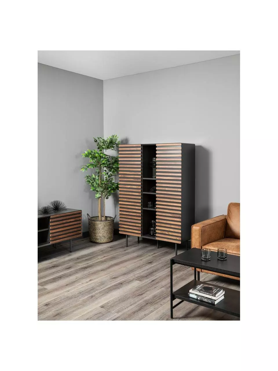 Highboard Kesia mit Walnussfurnier, B 105 x H 155 cm 4 Highboard Kesia mit Walnussfurnier, B 105 x H 155 cm – Bild 2