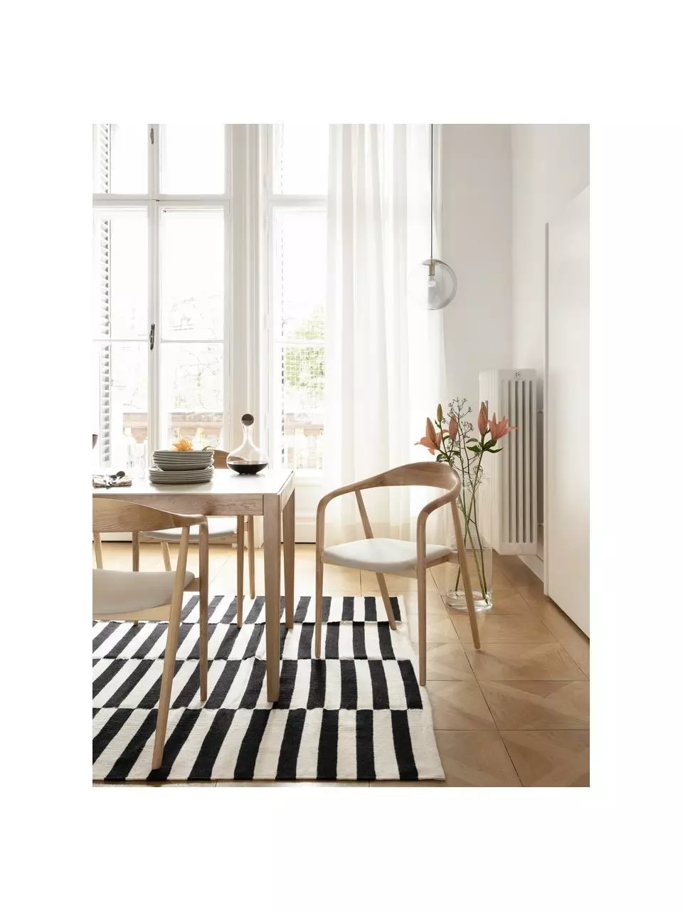 Westwing Collection Holz-Armlehnstuhl Angelina mit Sitzpolster, B 57 x H 80 cm 4 Westwing Collection Holz-Armlehnstuhl Angelina mit Sitzpolster, B 57 x H 80 cm – Bild 2