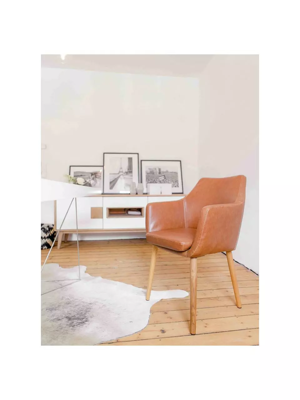 Kunstleder-Armlehnstuhl Nora mit Holzbeine, B 56 x T 55 cm 4 Kunstleder-Armlehnstuhl Nora mit Holzbeine, B 56 x T 55 cm – Bild 2