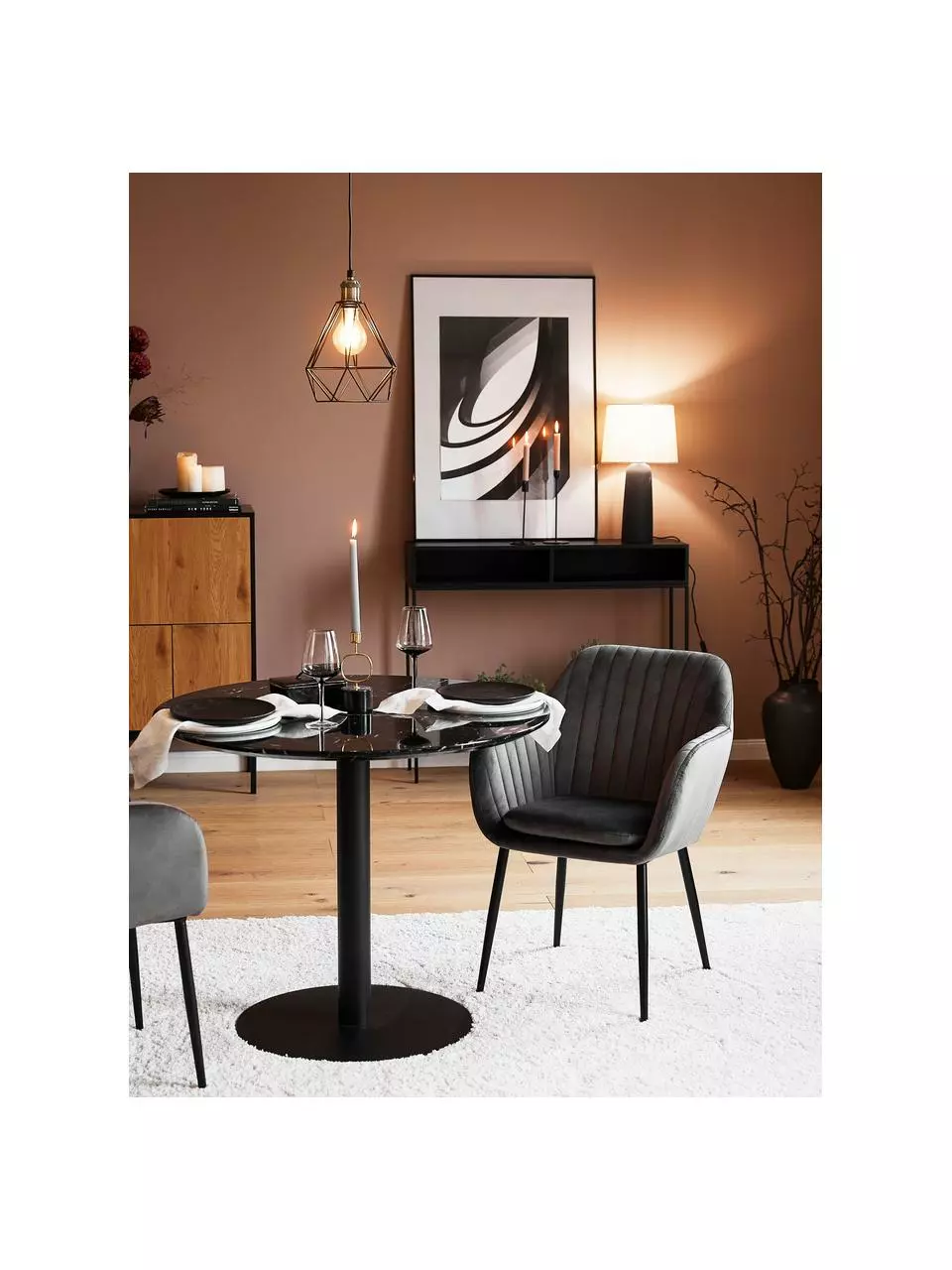 Samt-Armlehnstuhl Emilia in Dunkelgrau mit Metallbeinen, B 57 x T 59 cm 4 Samt-Armlehnstuhl Emilia in Dunkelgrau mit Metallbeinen, B 57 x T 59 cm – Bild 2