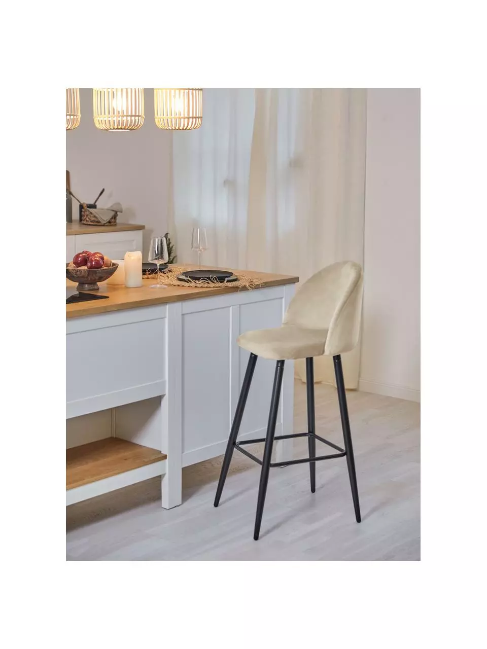 Westwing Collection Samt-Barstuhl Amy in Cremeweiß, B 45 x H 103 cm 4 Westwing Collection Samt-Barstuhl Amy in Cremeweiß, B 45 x H 103 cm – Bild 2