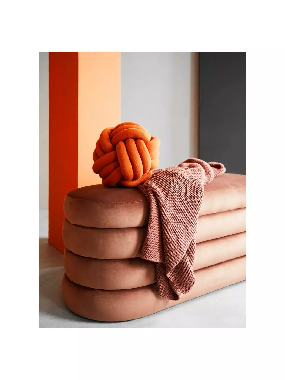 Westwing Collection Samt-Polsterbank Alto in Braun, B 110 x H 47 cm 5 Westwing Collection Samt-Polsterbank Alto in Braun, B 110 x H 47 cm – Bild 3