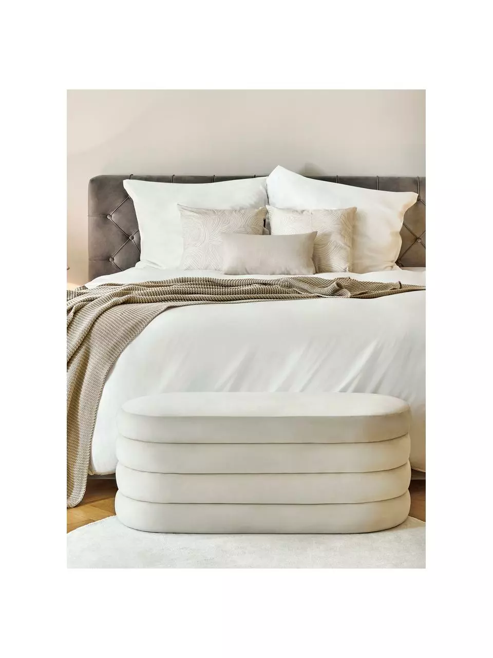 Westwing Collection Samt-Polsterbank Alto in Cremeweiß, B 110 x H 47 cm 3 Westwing Collection Samt-Polsterbank Alto in Cremeweiß, B 110 x H 47 cm – Bild 2