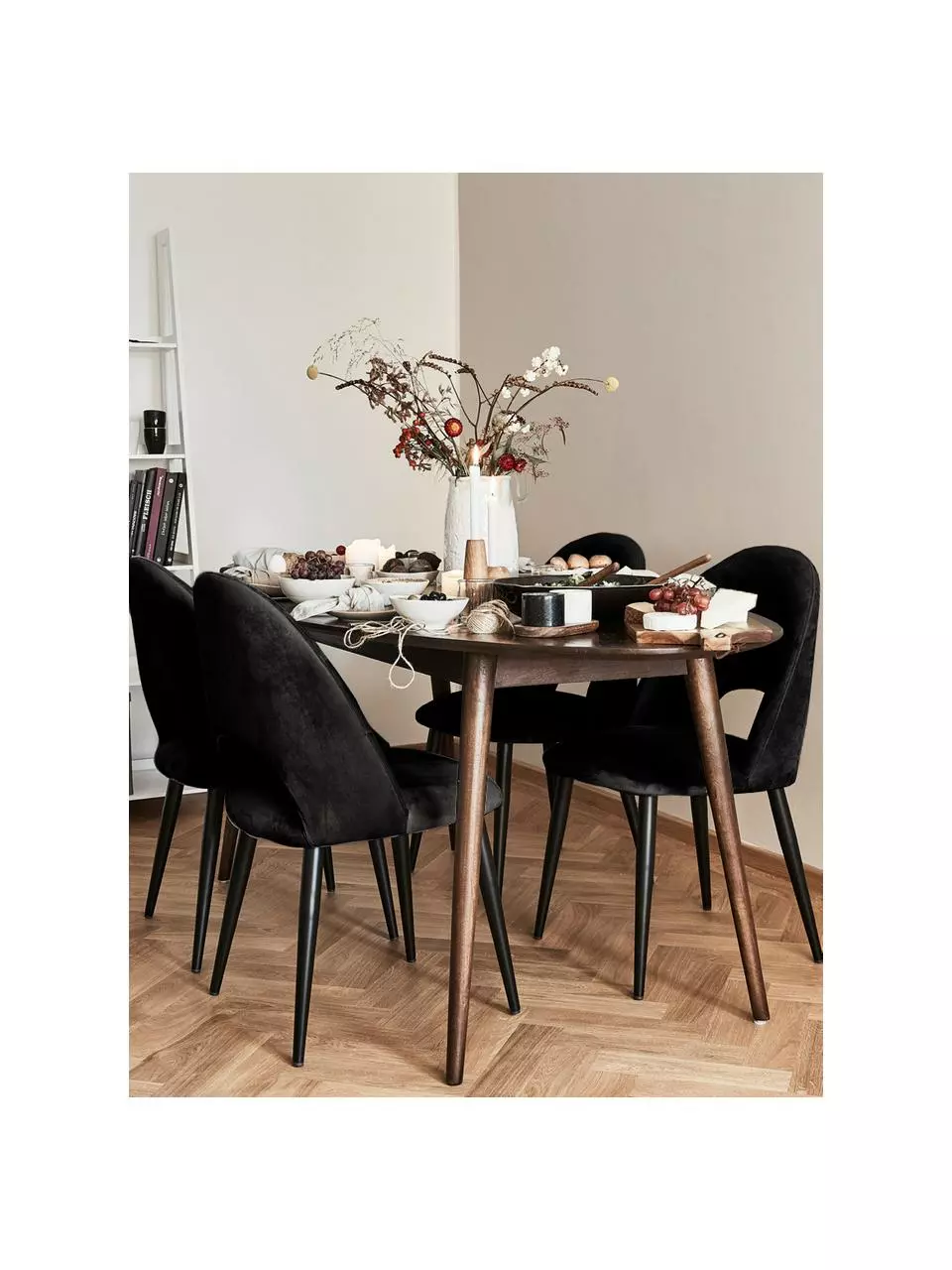 Westwing Collection Samt-Polsterstuhl Rachel in Schwarz, B 53 x T 57 cm 4 Westwing Collection Samt-Polsterstuhl Rachel in Schwarz, B 53 x T 57 cm – Bild 2