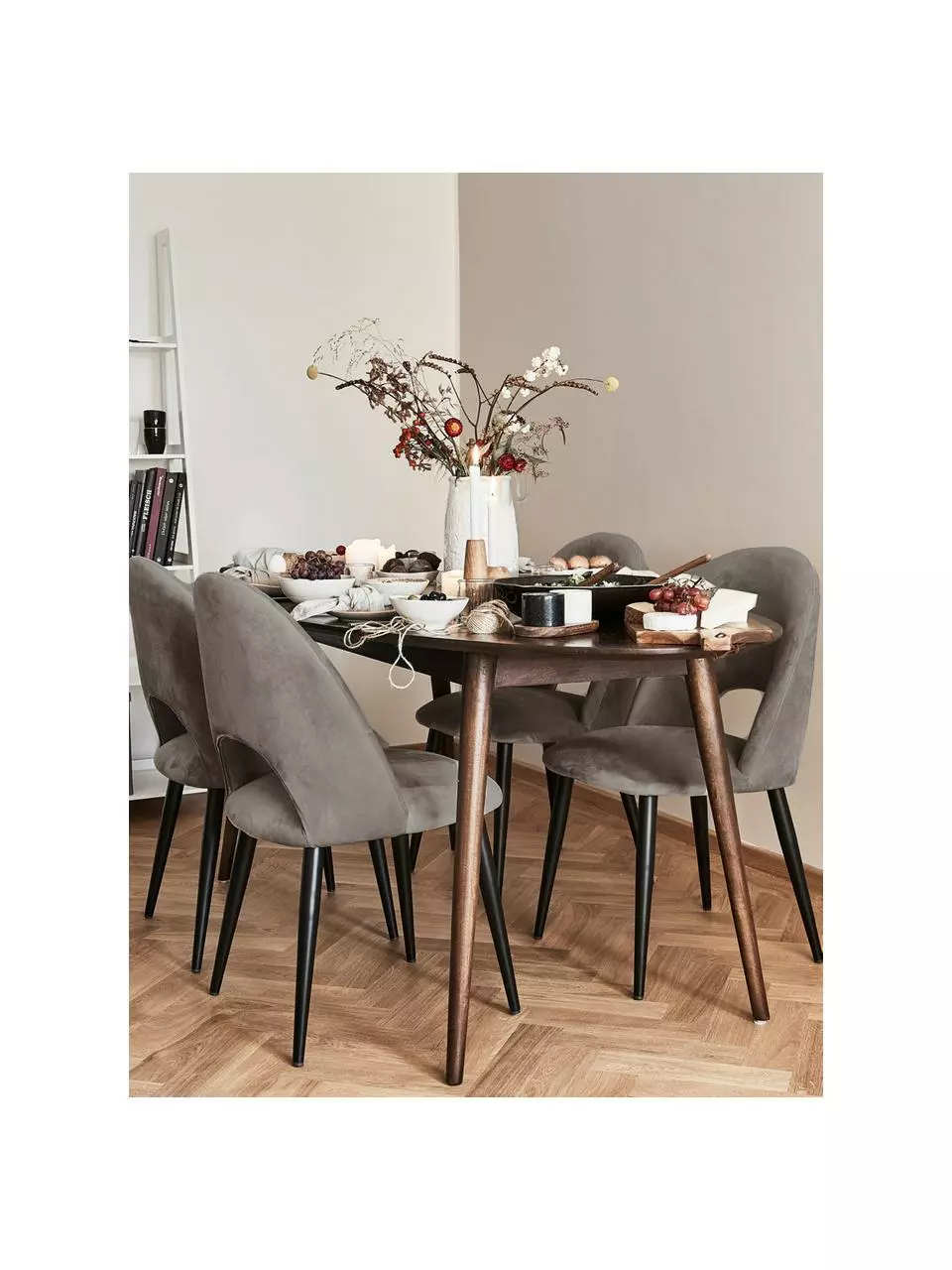 Westwing Collection Samt-Polsterstuhl Rachel in Taupe, B 53 x T 57 cm 4 Westwing Collection Samt-Polsterstuhl Rachel in Taupe, B 53 x T 57 cm – Bild 2